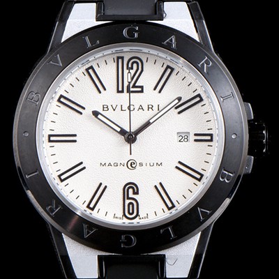 홍콩명품 [불가리] 남성용 신상품 업데이트!! 디아고노 102427 DG41C6SMCVD 마그네슘 PVD 화이트 다이얼 쿼츠 무브먼트 BVL4254  
