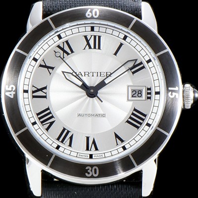 홍콩명품  [까르띠에] 남성용 New!! 롱드 크루아지에르 드 까르띠에 WSRN0002 시크한 캐주얼 워치!! 기요쉐 패턴의 실버 다이얼 오토매틱 무브먼트 CAR4023  