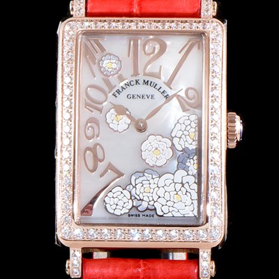 홍콩명품 [프랭크뮬러] 여성용 롱아일렌드 952 QZ ORC D 1R 컬력션 최상급 퀄리티의 쥬얼셋팅 케이스 화이트 마더 오브 펄 다이얼 스위스 쿼츠 무브먼트 FRA0411  