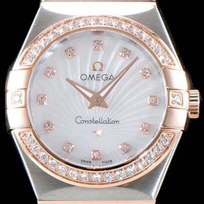 홍콩명품 [오메가] 여성 컬렉션 컨스틀레이션 123.25.27.60.55.002 오메가 코-액시얼 27MM 다이아몬드 세팅 베젤 화이트 자개 다이얼 18K 로즈골드 콤비 쿼츠 무브먼트 OMG0120  