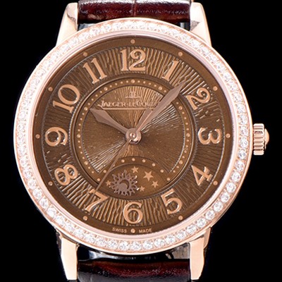 홍콩명품 [예거르꿀르뜨] 남성용 랑데부 나잇&데이 344242J 레이디 워치 18K 로즈골드 최상급 다이아몬드 세팅 베젤 문페이즈 브라운 텍스쳐드 다이얼 오토매틱 무브먼트 JAG0420  