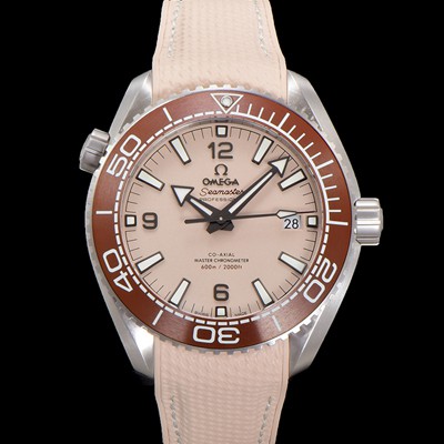 홍콩명품 [오메가] 남성용 씨마스터 신제품 215.32.44.21.09.001 플래닛 오션 600m 코-액시얼 마스터 크로노미터 43.5mm 오토매틱 Cal.8900 타입 우레탄줄 베이지 다이얼 omg20250  