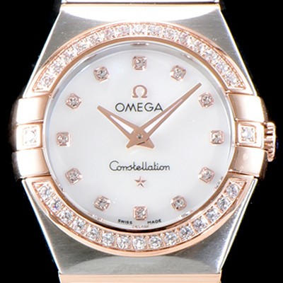 홍콩명품 [오메가] 남성용 여성 컬렉션 컨스틀레이션 123.25.24.60.55.001 오메가 코-액시얼 27MM 다이아몬드 세팅 베젤 화이트 자개 다이얼 18K 로즈골드 콤비 쿼츠 무브먼트 OMG4125  