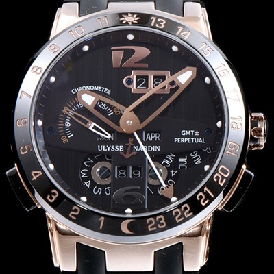 홍콩명품 [율리스나르당] 남성용 율리시스 나르딘 326-03 이그제큐티브 엘 토로 지엠티 퍼페츄얼 블랙 다이얼 오토매틱 무브먼트 ULY4200  