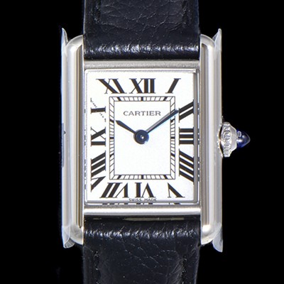 홍콩명품 [까르띠에] 여성용 탱크 머스트 WSTA0042 로마 인덱스 29.5mm 화이트 다이얼 가죽줄 쿼츠 무브먼트 CAR08316  