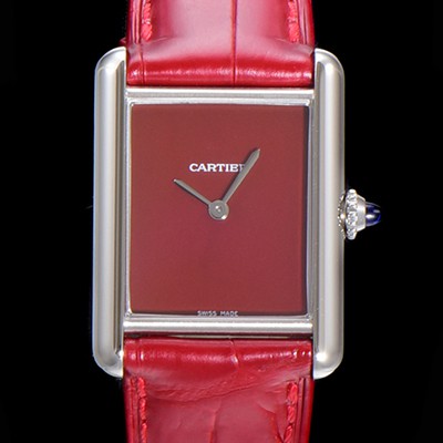 홍콩명품 [까르띠에] 여성용 탱크 머스트 WSTA0054 로마 인덱스 33.7mm 레드 다이얼 악어가죽줄 쿼츠 무브먼트 CAR00571  
