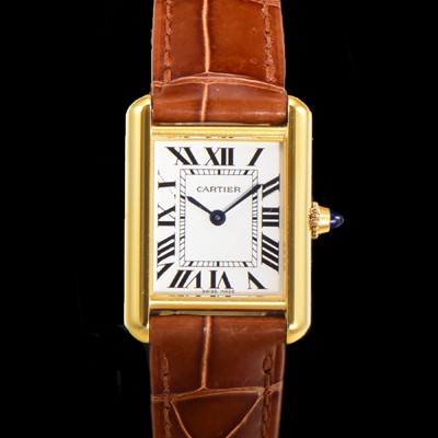홍콩명품 [까르띠에] 여성용 신상 탱크 W1529856 실버 다이얼 29mm 옐로우골드 악어가죽 쿼츠 무브먼트 car69360  
