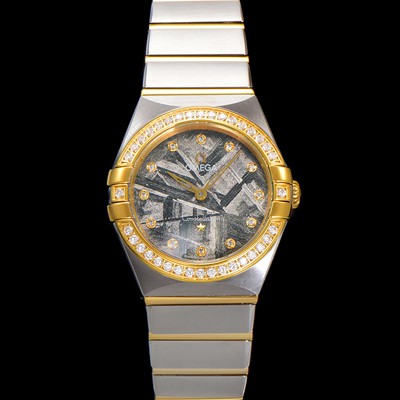 홍콩명품 [오메가] 여성용 컨스틀레이션 131.25.28.60.99.002 옐로우골드 다이아몬드 세팅 베젤 28mm 쿼츠 무브먼트 메테오라이트 다이얼 omg0148  