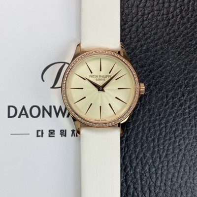 홍콩명품 [파텍필립] 여성용 칼라트라바 4897R-010 나토천/가죽줄 18K 로즈골드 33mm 오토매틱 Cal.324 타입 크림 다이얼 pat2250  