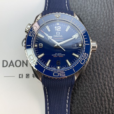 홍콩명품 [오메가] 남성용 씨마스터 신제품 215.33.44.21.03.001 플래닛 오션 600m 코-액시얼 마스터 크로노미터 43.5mm 오토매틱 Cal.8900 타입 우레탄줄 블루 다이얼 omg0192  