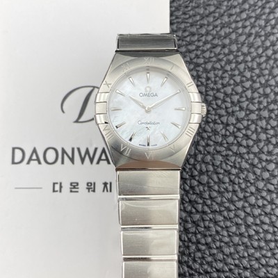 홍콩명품 [오메가] 여성용 컨스틀레이션 맨해튼 131.10.28.60.05.001 쿼츠 Cal.4061무브먼트 28mm 화이트 자개 다이얼 omg0224  
