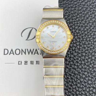 홍콩명품 [오메가] 여성용 컨스틀레이션 맨해튼 131.25.28.60.55.002 옐우골드 다이아몬드 세팅 베젤 28mm 쿼츠 Cal.4061무브먼트 화이트 자개 다이얼 omg0228  