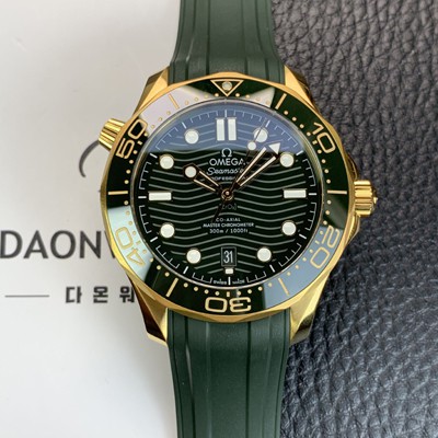 홍콩명품 [오메가] 남성용 씨마스터 210.62.44.20.01.001 다이버 300M 마스터 코액시얼 42 문샤인 골드 오토매틱 Cal. 8801타입 그린 다이얼 omg0221  