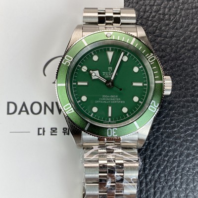 홍콩명품 [튜더] 남성용 블랙베이 피프티에이트 41mm 오토매틱 2824무브먼트 그린 다이얼 tud5131  