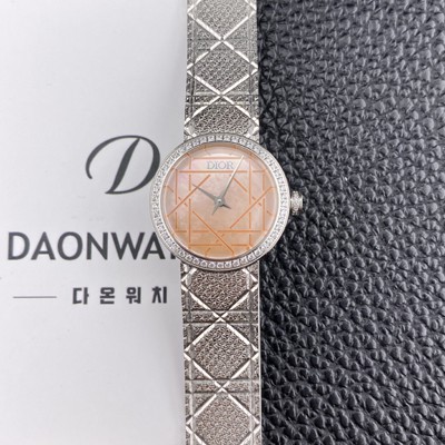 홍콩명품 
[디올] 여성용 라디드 사틴 25mm 다이아몬드 쿼츠 무브먼트 핑크 자게 다이얼 dio1009  