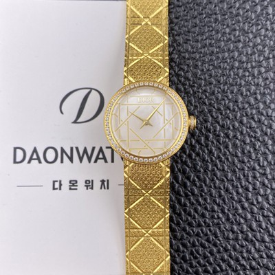 홍콩명품 
[디올] 여성용 라디드 사틴 25mm 다이아몬드 18K 옐루골드 쿼츠 무브먼트 화이트 자게 다이얼 dio1001  