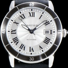 홍콩명품  [까르띠에] 남성용 New!! 롱드 크루아지에르 드 까르띠에 WSRN0002 시크한 캐주얼 워치!! 기요쉐 패턴의 실버 다이얼 오토매틱 무브먼트 CAR4023  