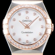 홍콩명품 [오메가] 남성용 여성 컬렉션 컨스틀레이션 123.25.24.60.55.001 오메가 코-액시얼 27MM 다이아몬드 세팅 베젤 화이트 자개 다이얼 18K 로즈골드 콤비 쿼츠 무브먼트 OMG4125  
