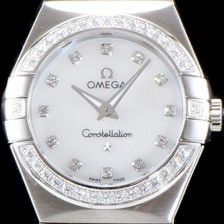 홍콩명품 [오메가] 남성용 여성 컬렉션 컨스틀레이션 123.15.27.60.55.003 오메가 코-액시얼 27MM 다이아몬드 세팅 베젤 화이트 화이트 다이얼 쿼츠 무브먼트 OMG4124  