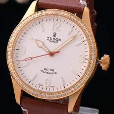 홍콩명품 [튜더] 남성용 헤리티지 화이트 다이얼 오토매틱 무브먼트 TUD4210  