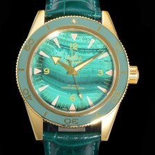 홍콩명품 [오메가]남성용 2021 씨마스터 300 Co-Axial 크로노미터 234.63.41.21.99.001 옐로우골드 오토매틱 므브먼트 41mm 그린다이얼 OMG12800  