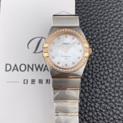 홍콩명품 [오메가] 여성용 컨스틀레이션 맨해튼 131.25.28.60.55.001 로즈골드 다이아몬드 세팅 베젤 28mm 쿼츠 Cal.4061무브먼트 화이트 자개 다이얼 omg0225  