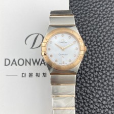 홍콩명품 [오메가] 여성용 컨스틀레이션 맨해튼 131.20.28.60.55.001 로즈골드 28mm 쿼츠 Cal.4061무브먼트 화이트 자개 다이얼 omg0227  