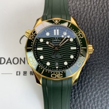 홍콩명품 [오메가] 남성용 씨마스터 210.62.44.20.01.001 다이버 300M 마스터 코액시얼 42 문샤인 골드 오토매틱 Cal. 8801타입 그린 다이얼 omg0221  