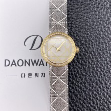 홍콩명품 
[디올] 여성용 라디드 사틴 25mm 다이아몬드 쿼츠 무브먼트 화이트 자게 다이얼 dio1006  